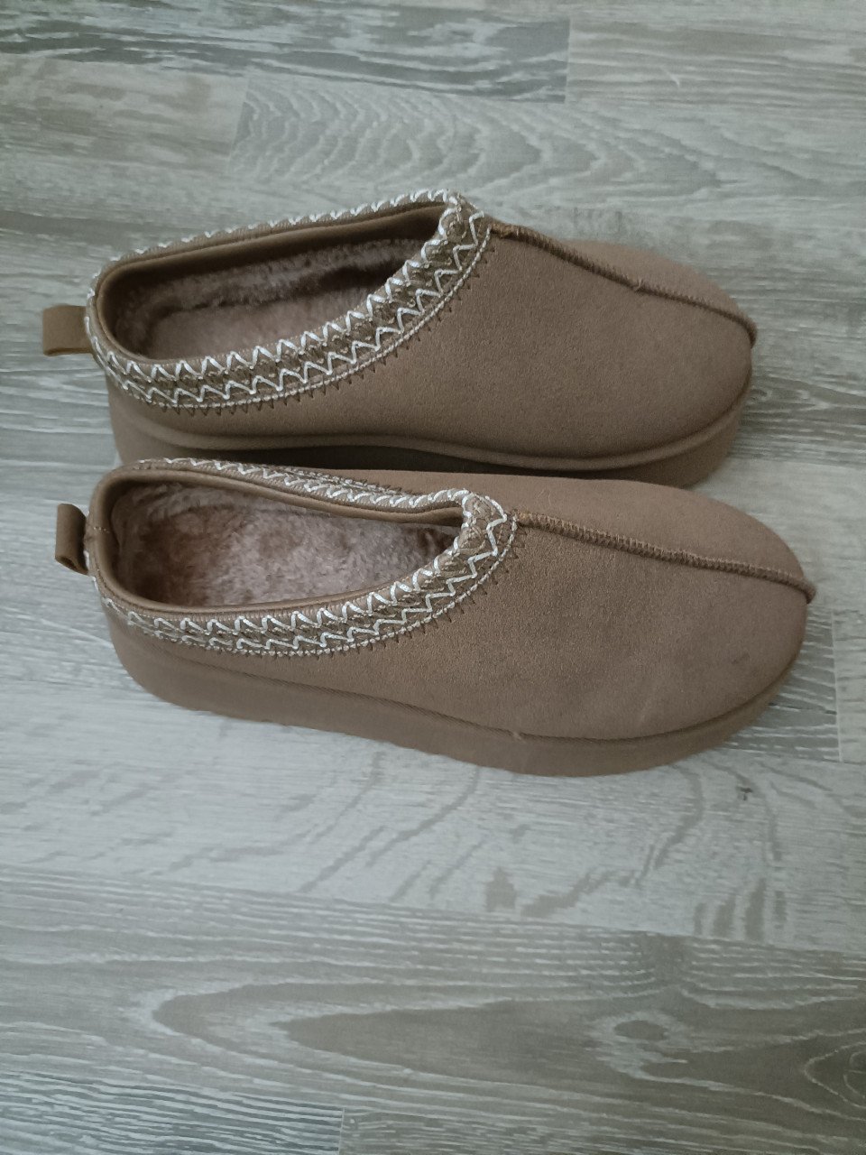 Nieuwe lage gevoerde instappers Beige