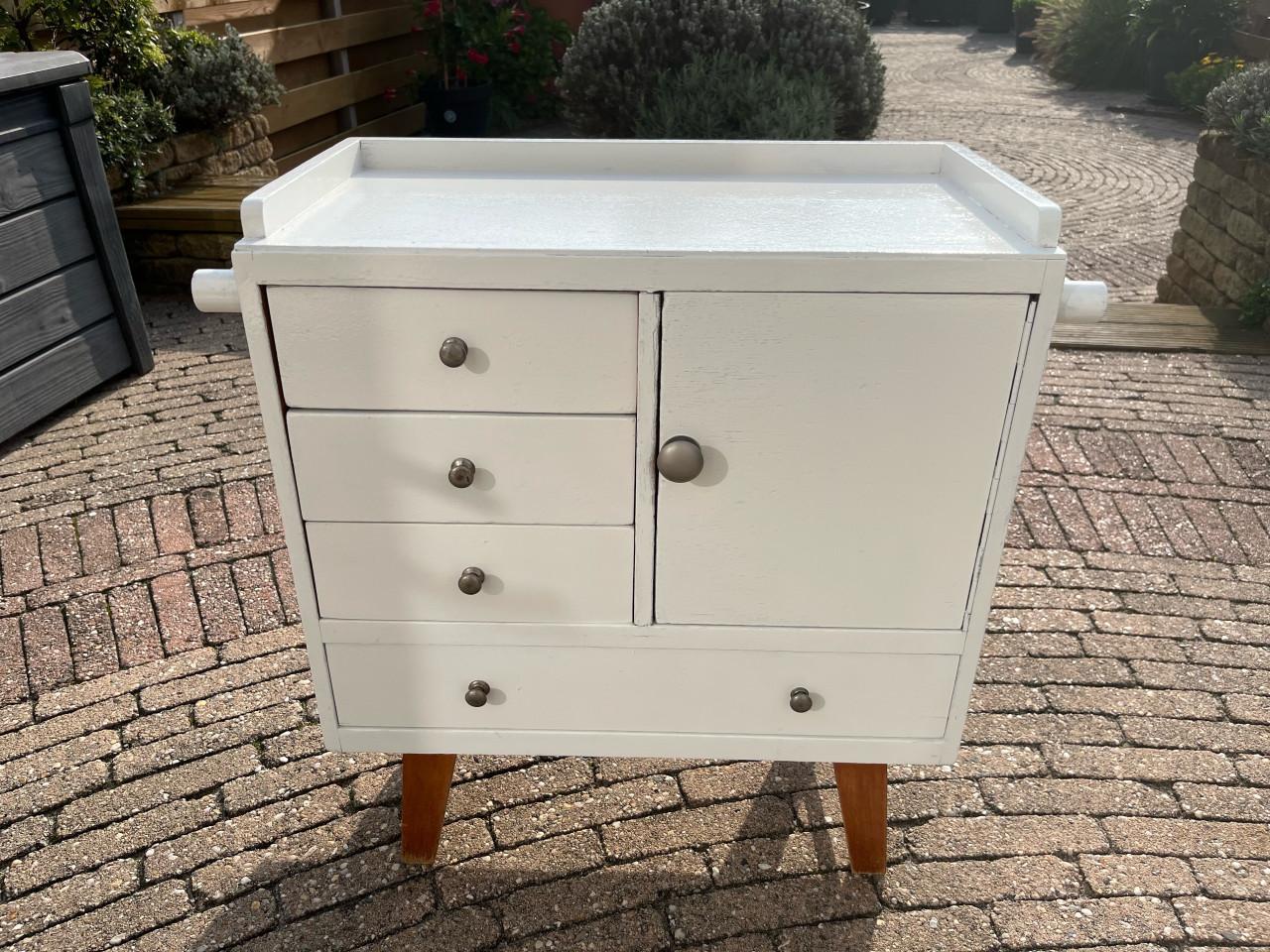 Antieke commode kast