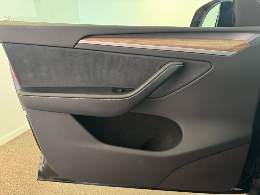 Tesla Model Y long range awd 75 kwh