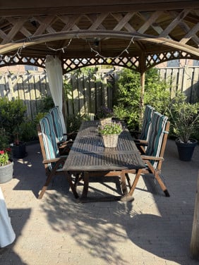 Tuintafel + 4 stoelen met kussens