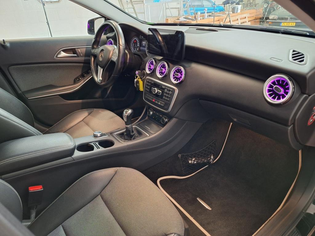 Mercedes-Benz A-Klasse 180 4u3 | ambient lighting | climate control