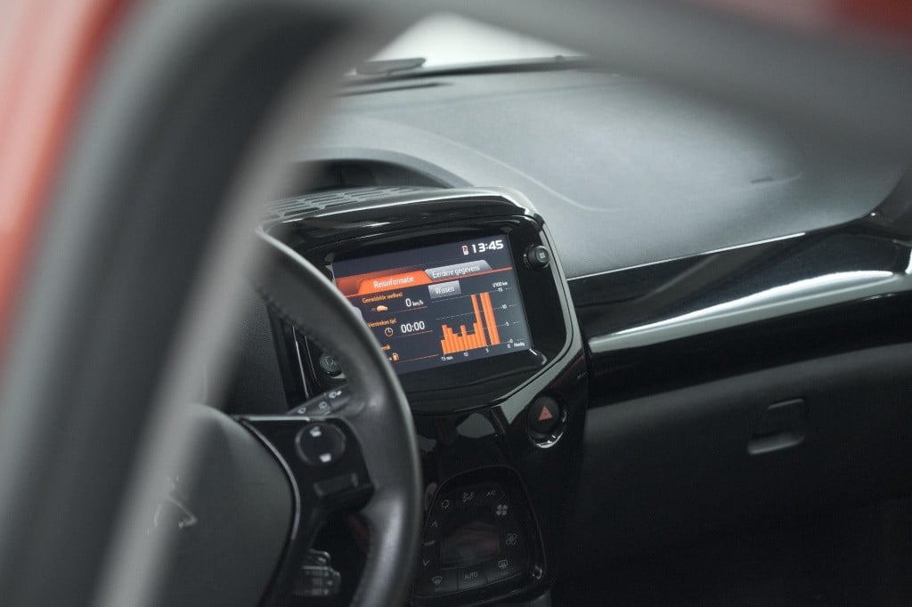 Peugeot 108 1.0 e-vti allure top! | elektrisch vouwdak | trekhaak | camera 