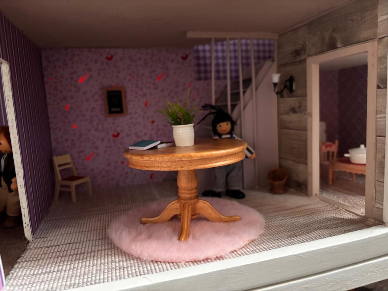 Te koop poppenhuis drie losse elementen