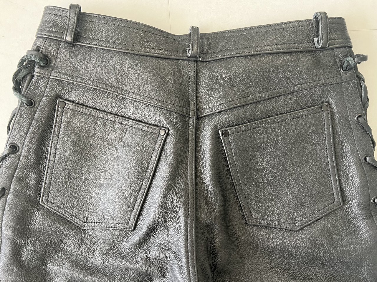 Lederen motorbroek met veters (dames) mt 36L