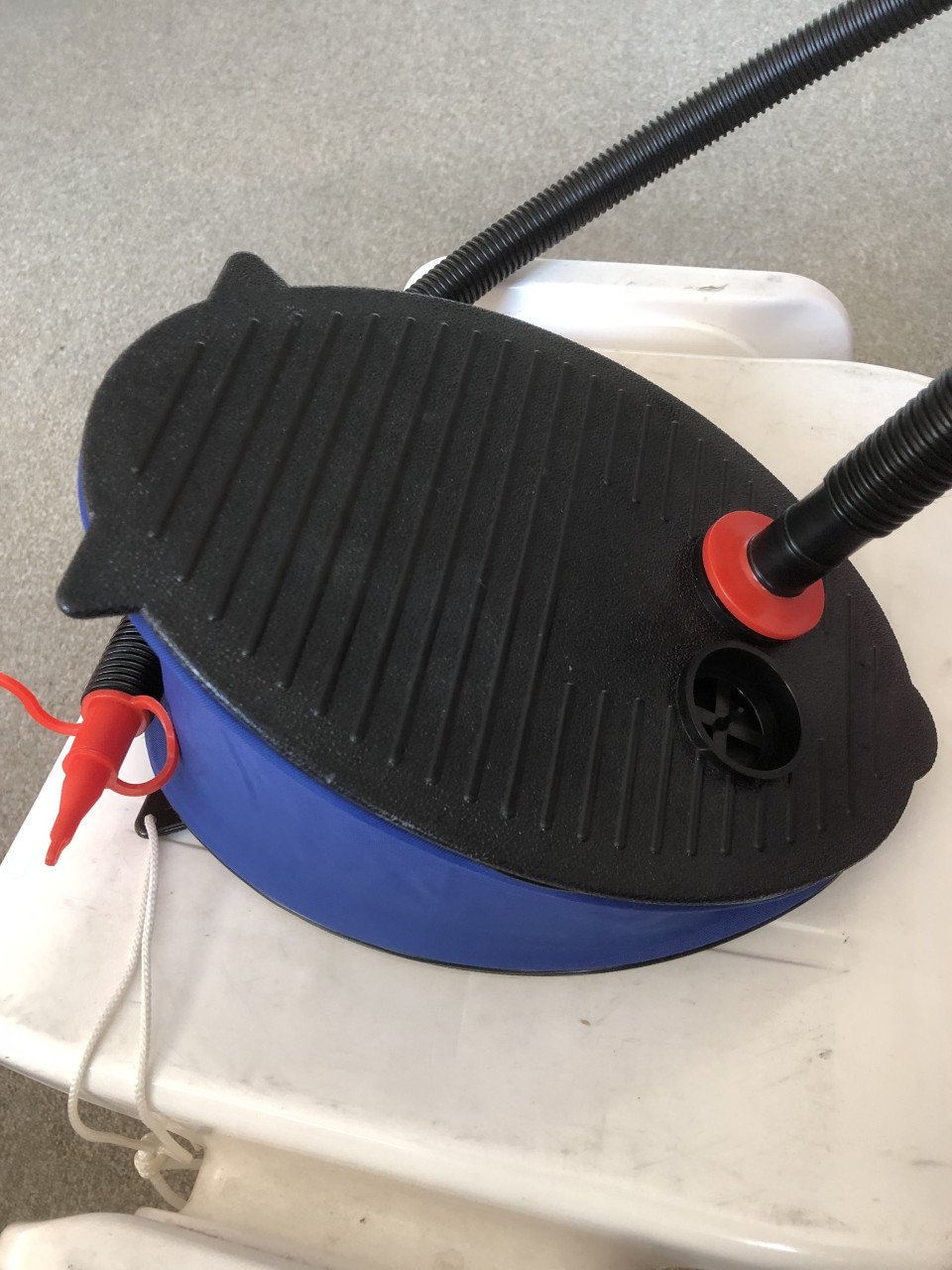 Opblaasbootje/opblaasbadje met voetpomp