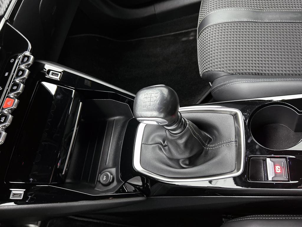 Peugeot 2008 130 pk gt-line | rijklaar | adaptive cc | navigatie | 3d cockp