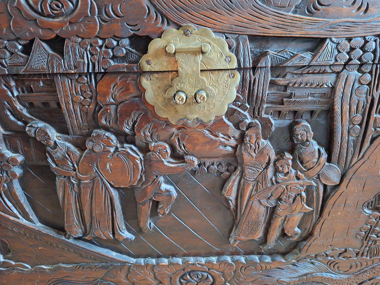 Dekenkist houtsnijwerk