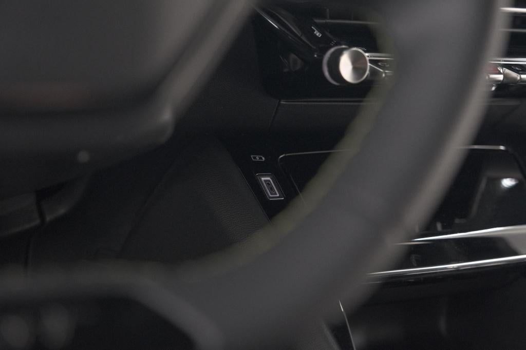 Peugeot 2008 puretech 130 eat8 gt | 360 camera | stoelmassage | adaptieve c