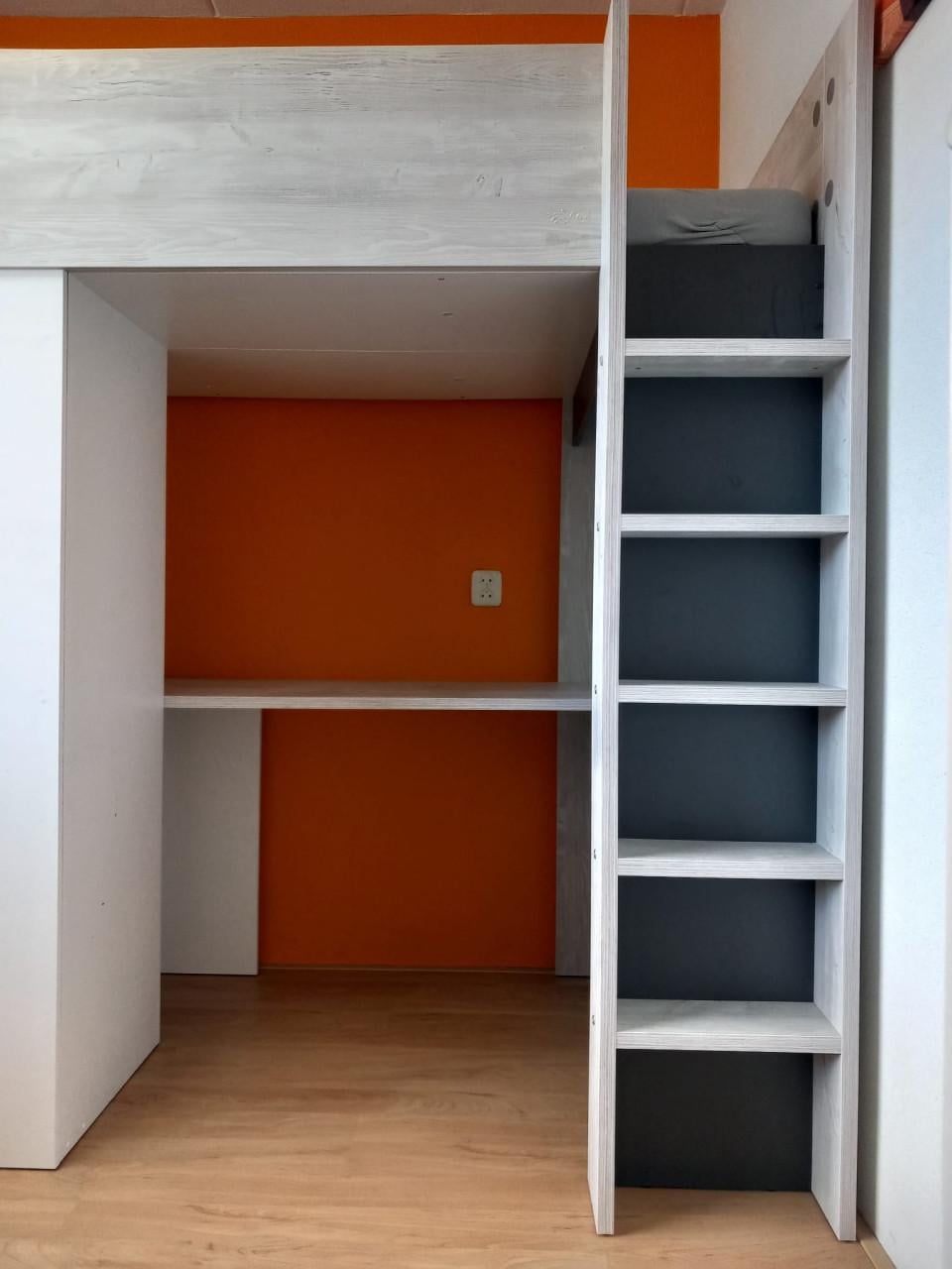 Trasman hoogslaper met kast en bureau
