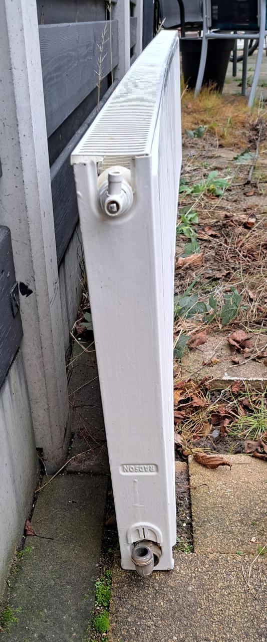 Radiator 210 x 46 cm + ophangbeugels