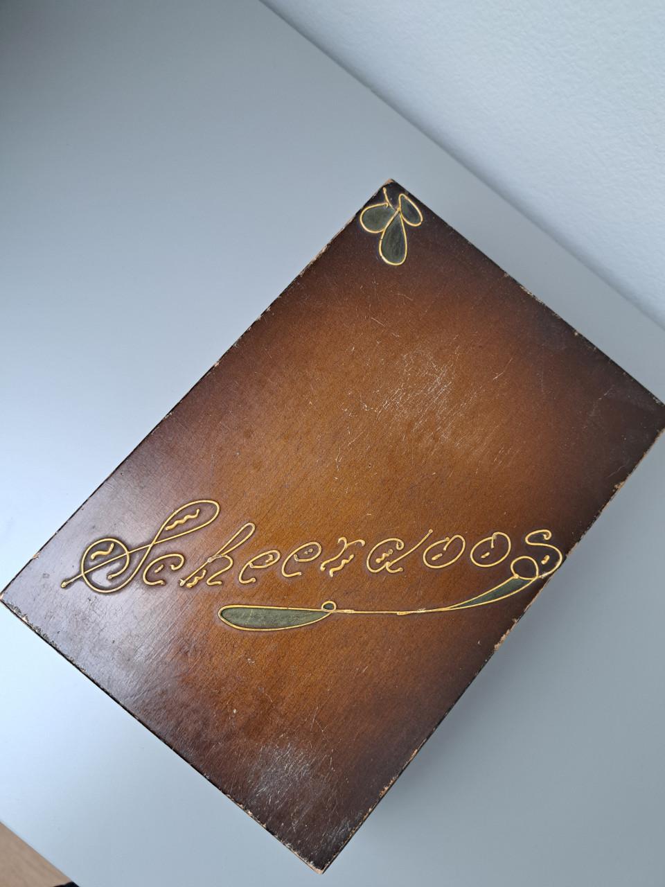 Vintage houten scheerdoos met spiegel en vakverdeling compleet.