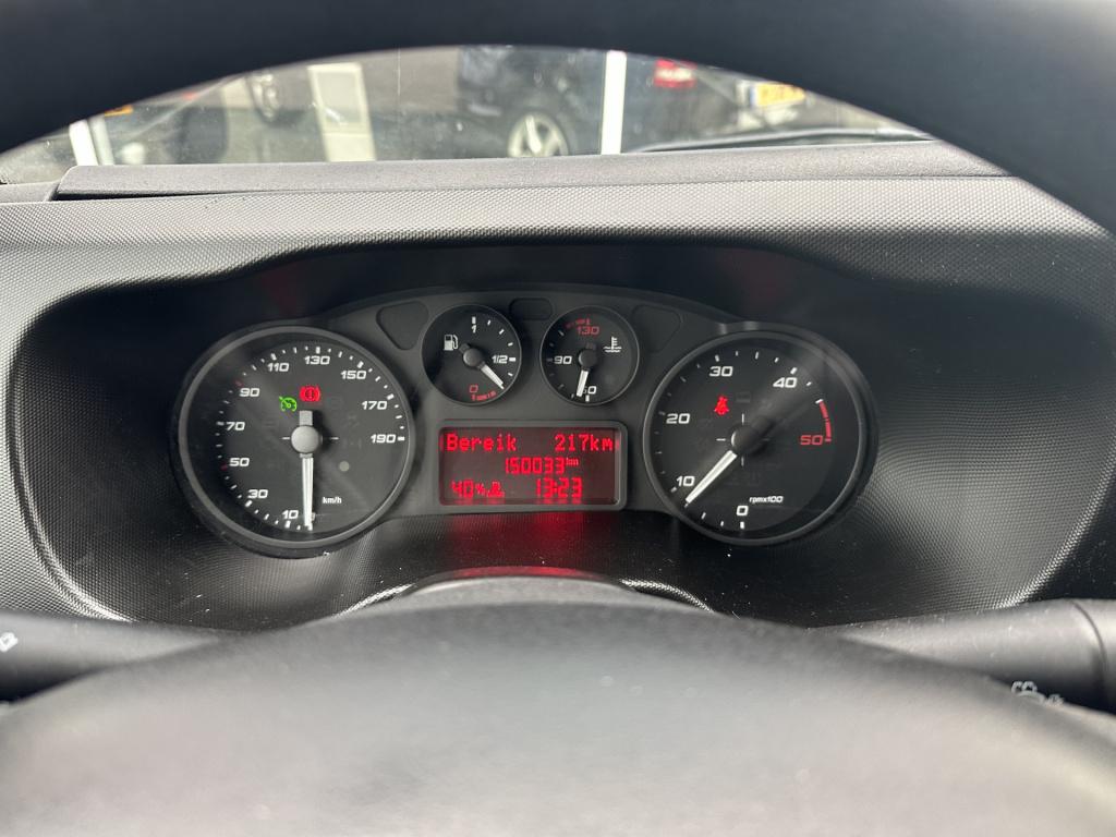 Iveco Daily 35c18v 3.0 180pk 352 h2 l | trekhaak 3.5t | airco | cruisec.