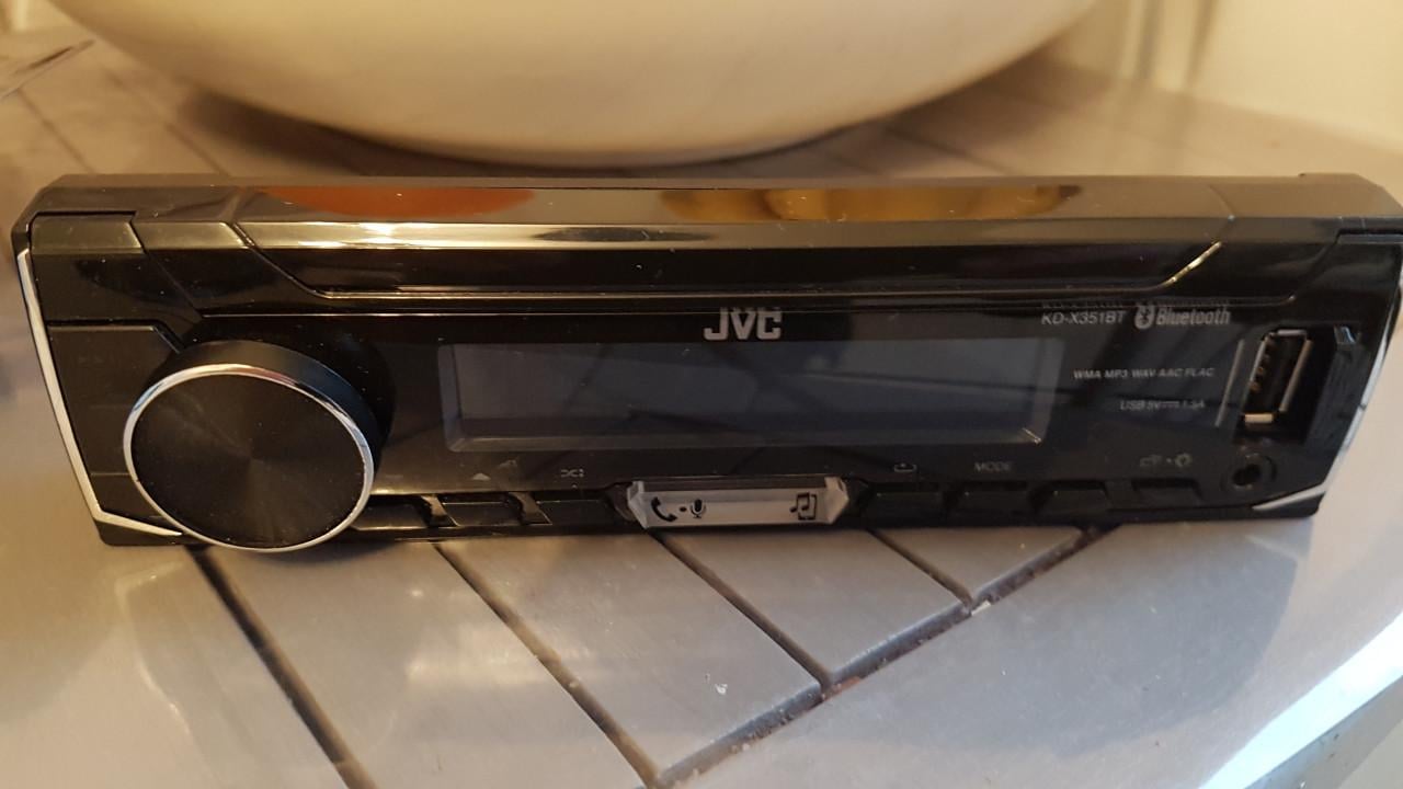 JVC Autoradio met USB en Bluetooth incl. microfoon en kabel boom