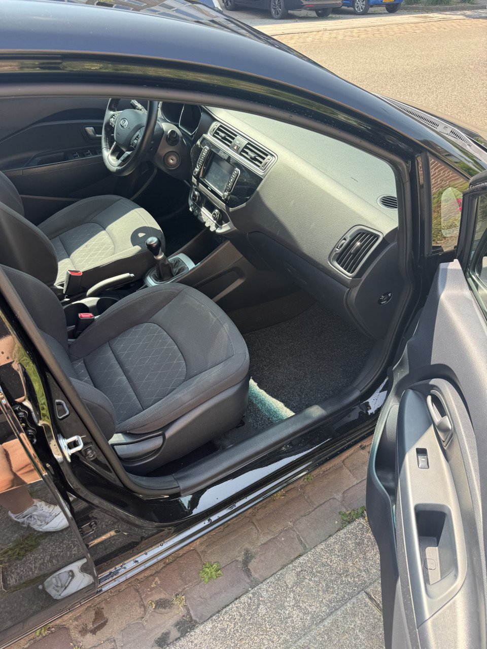 Kia Rio 1.2 5DRS 2017 Zwart Benzine
