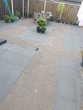 Tuintegels (kleine tegels op de foto)