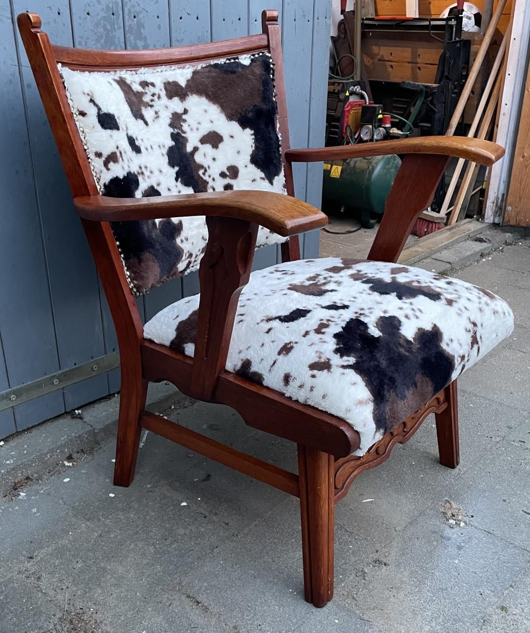 Sfeervolle fauteuil met koeienprint