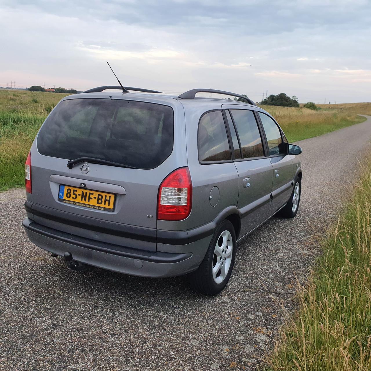 Opel Zafira 1.8-16V Elegance