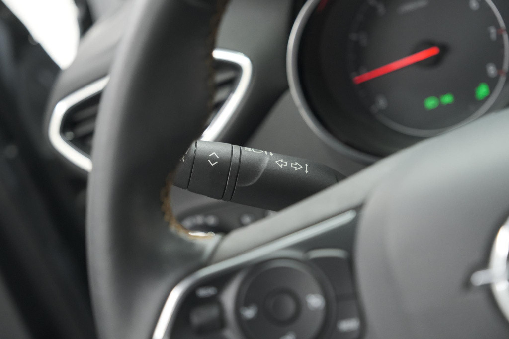 Opel Crossland X 130 turbo at6 innovation | camera | dodehoekdetectie | app