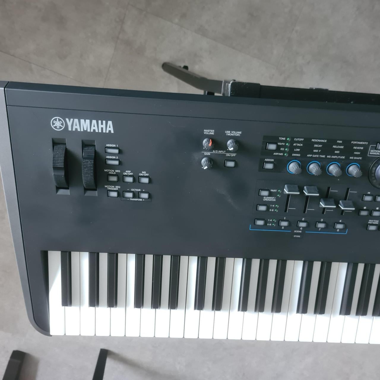 Yamaha MODX8 met softbag