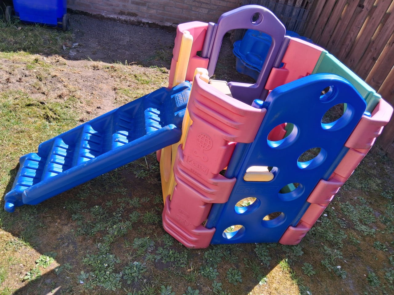 Speelhuisje / Glijbaan