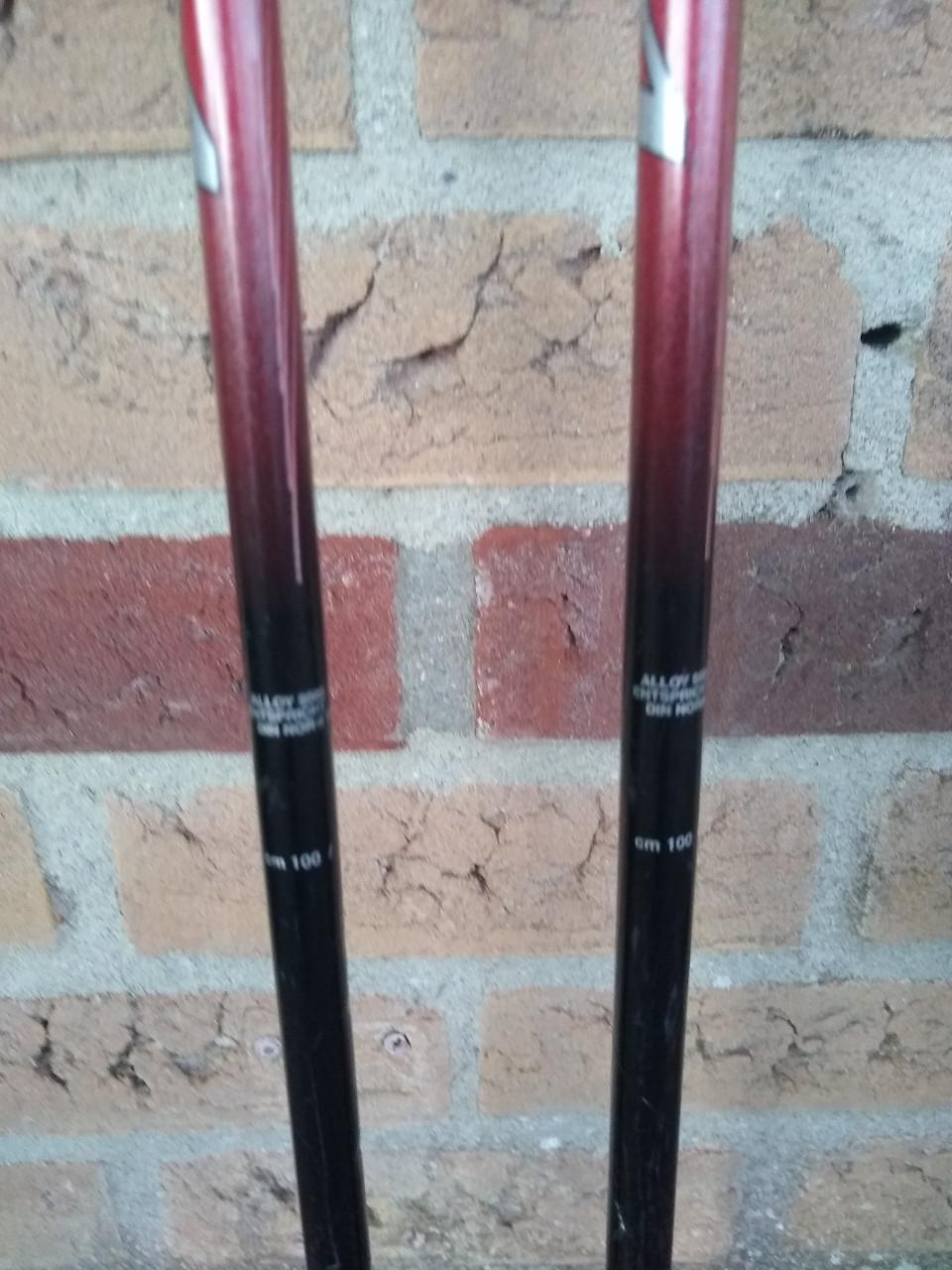 Te koop: Fischer kinderski's (128 cm) met skistokken