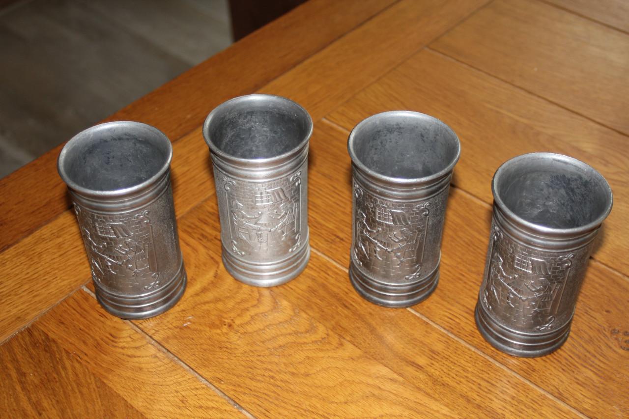 4 tinnen bekers