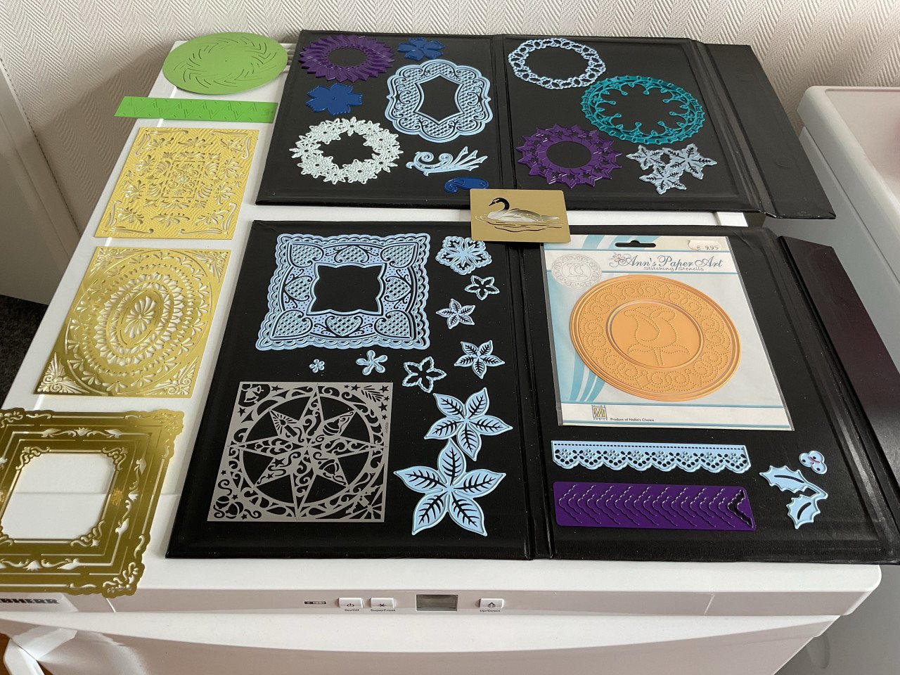 Joy trouvaille stans machine met mallen