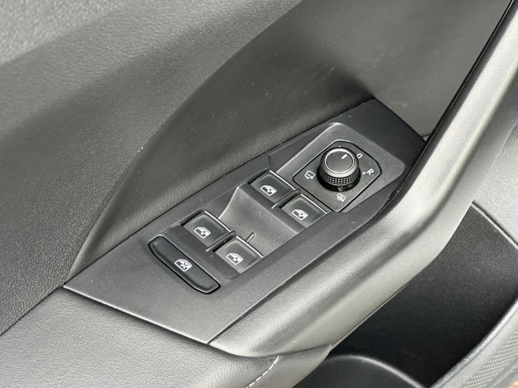 Volkswagen T-cross 1.0 tsi dsg 116pk goal | trekhaak | navi | led | 4-seaso