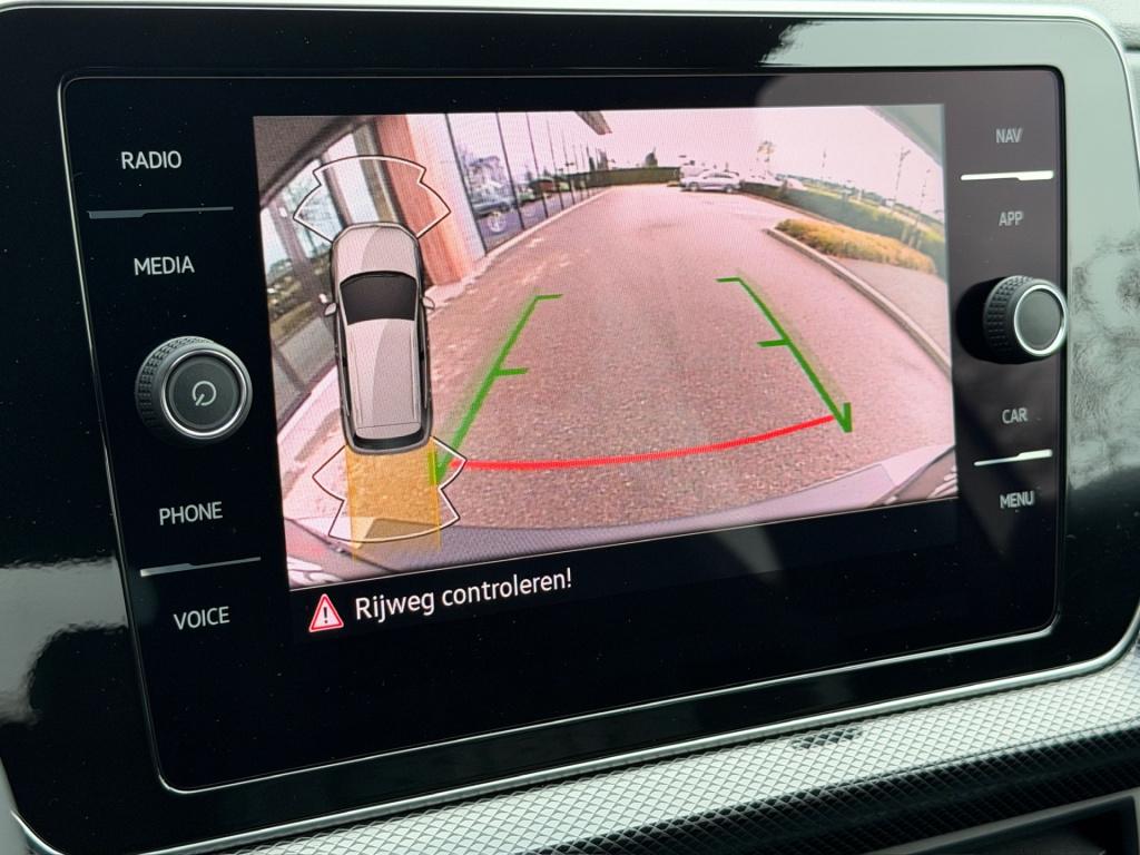 Volkswagen T-cross 1.5 tsi 150pk dsg r-line | camera | trekhaak | navi | iq