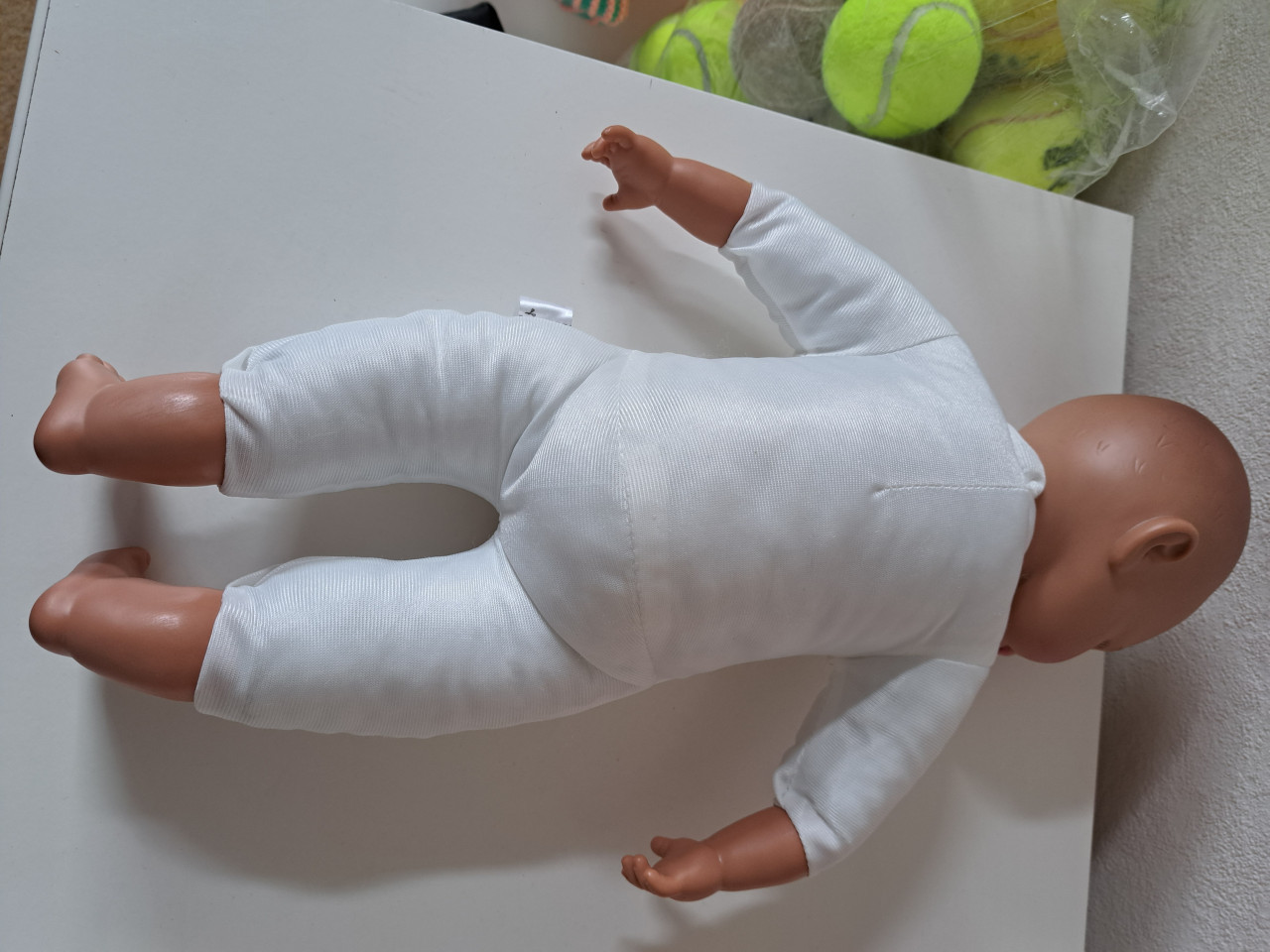 Nieuwe pop net zacht lijfje 40 cm