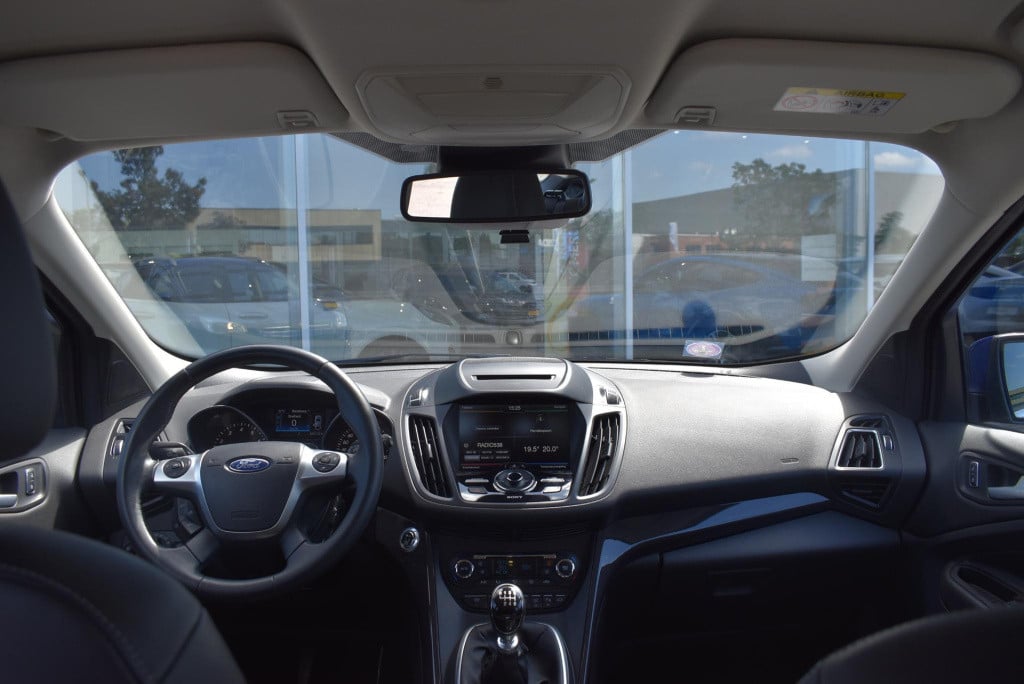 Ford Kuga 1.5 titanium | volledig dealer onderhouden | trekhaak | 1800kg tr