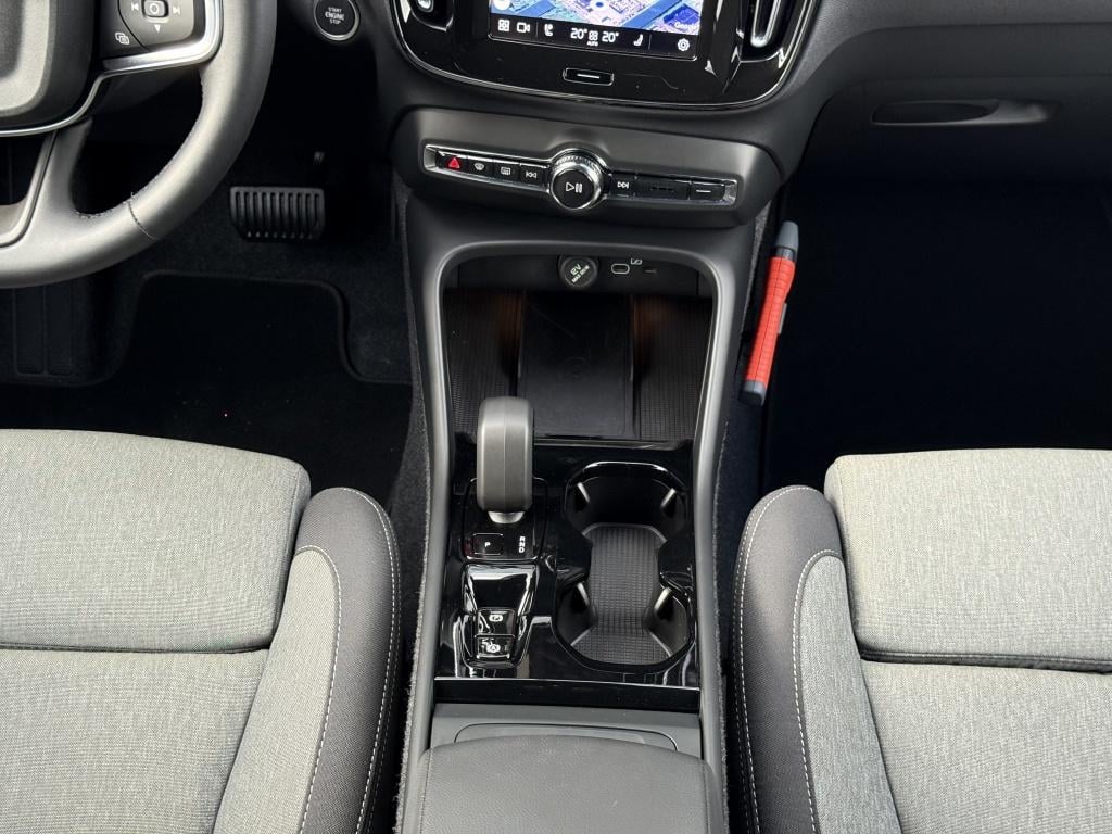 Volvo XC40 b4 197pk plus dark |adap.cruise| trekhaak | camera| elektrische