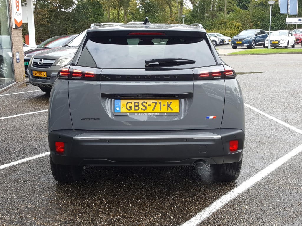 Peugeot 2008 1.2 puretech 100pk allure | navigatie | bluetooth | applecarpl