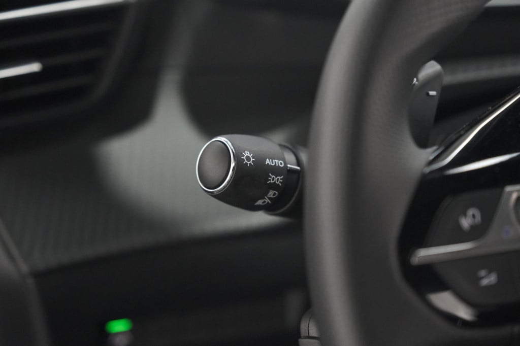 Peugeot 2008 puretech 130 eat8 gt | 360 camera | stoelmassage | adaptieve c