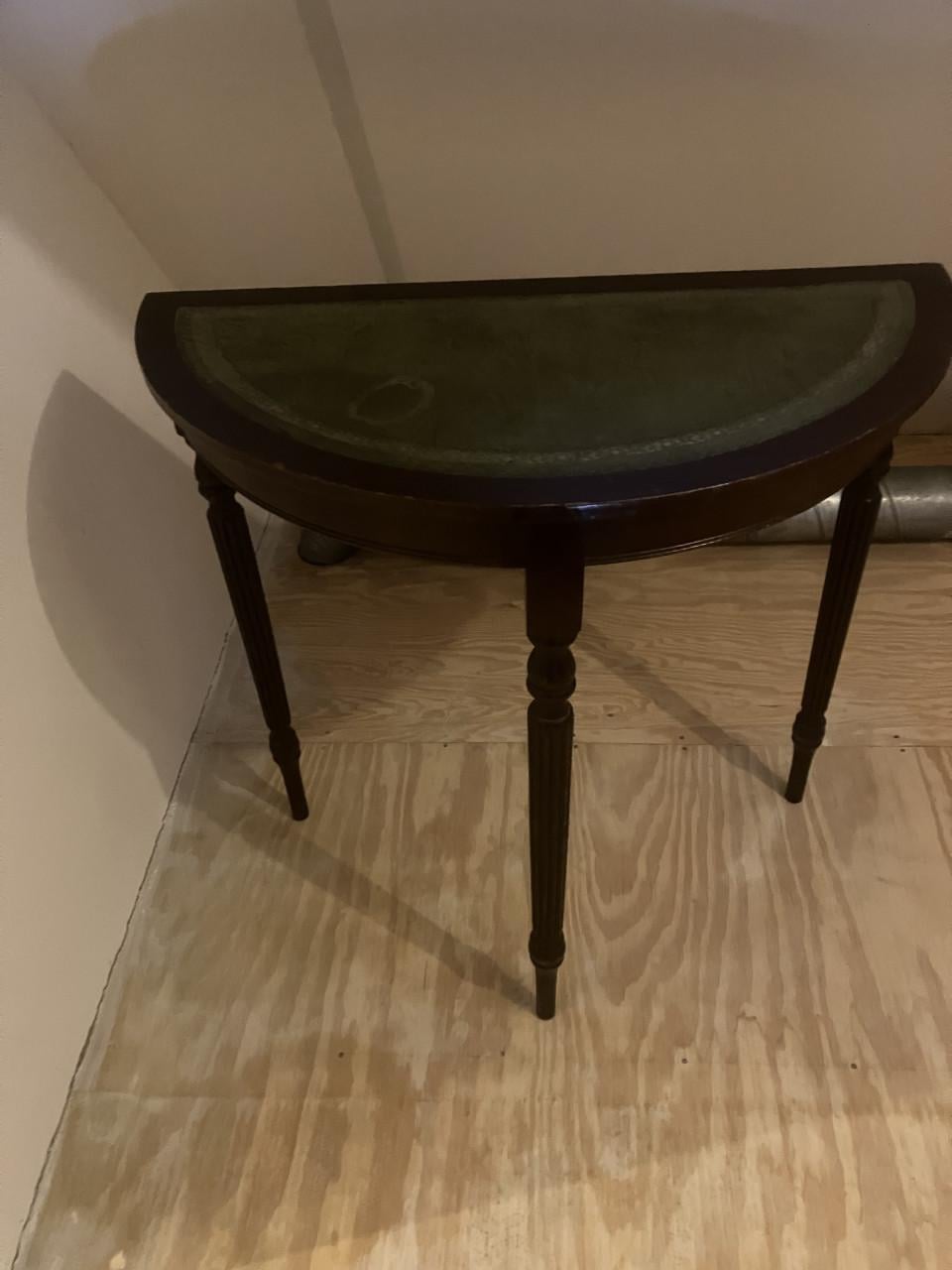Halve maan wandtafel