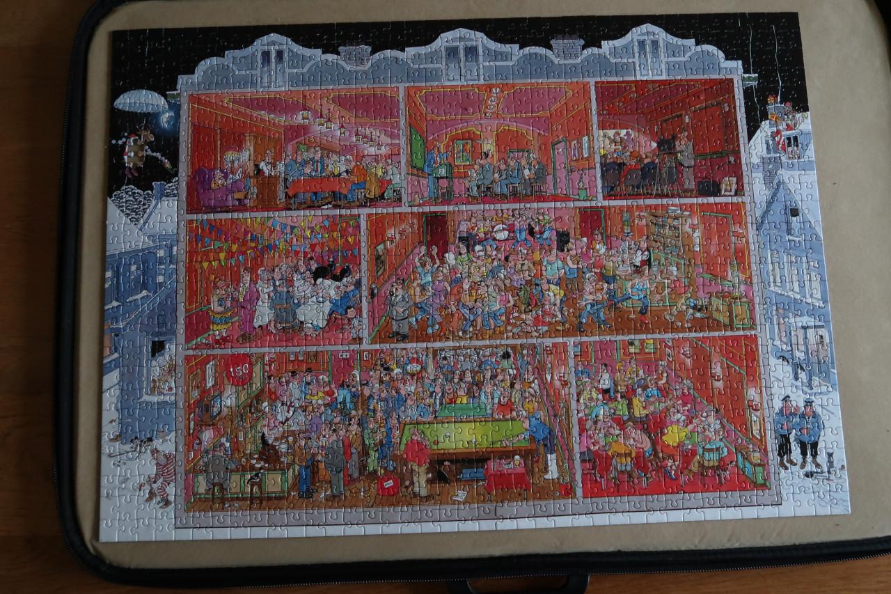 Drie puzzels 1000 stukjes in 1 doos Jan van Haasteren (nr. 81120) compleet.