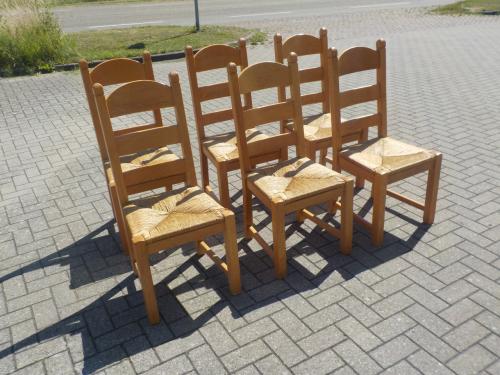 6 stevige stoelen in zeer goede staat koopje 60 euro