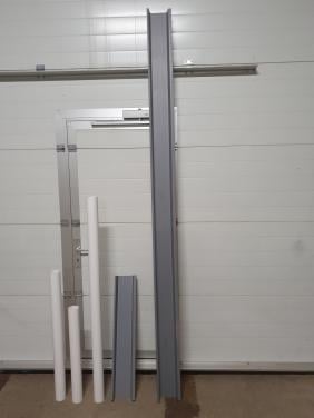 Nieuwe PVC dakgoot/kraalbakgoot incl afvoerbuis/regenpijp.