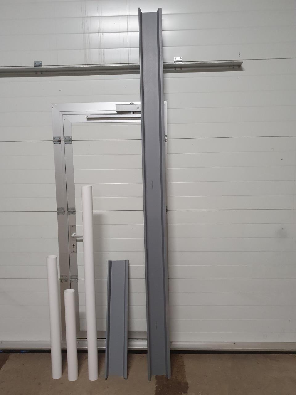 Nieuwe PVC dakgoot/kraalbakgoot incl afvoerbuis/regenpijp.