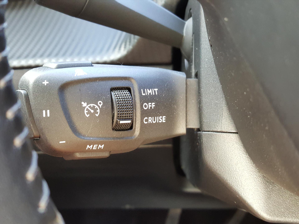 Peugeot 208 allure 1.2 pt-100pk navigatie | 3d-cockpit | cruise & climate |