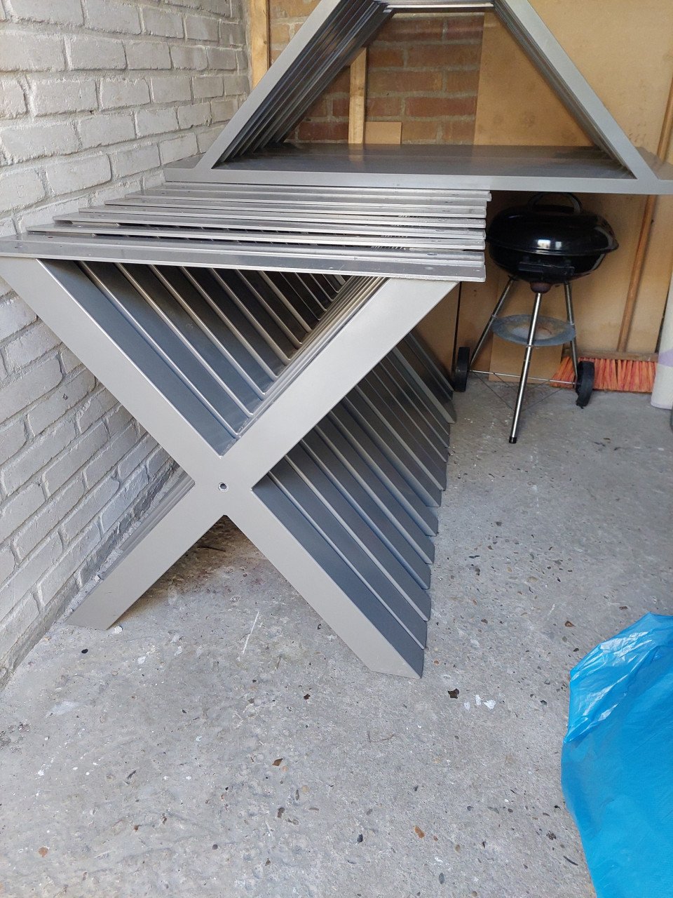 Nw grijze aluminium X poten