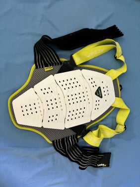 Snowboard / ski rugbeschermer