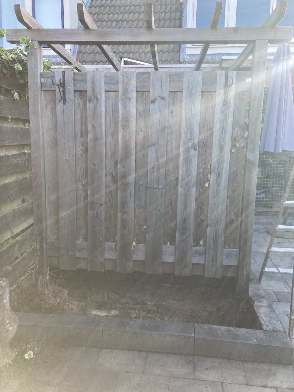 GERESERVEERD VOOR RIA. Tuinscherm compleet