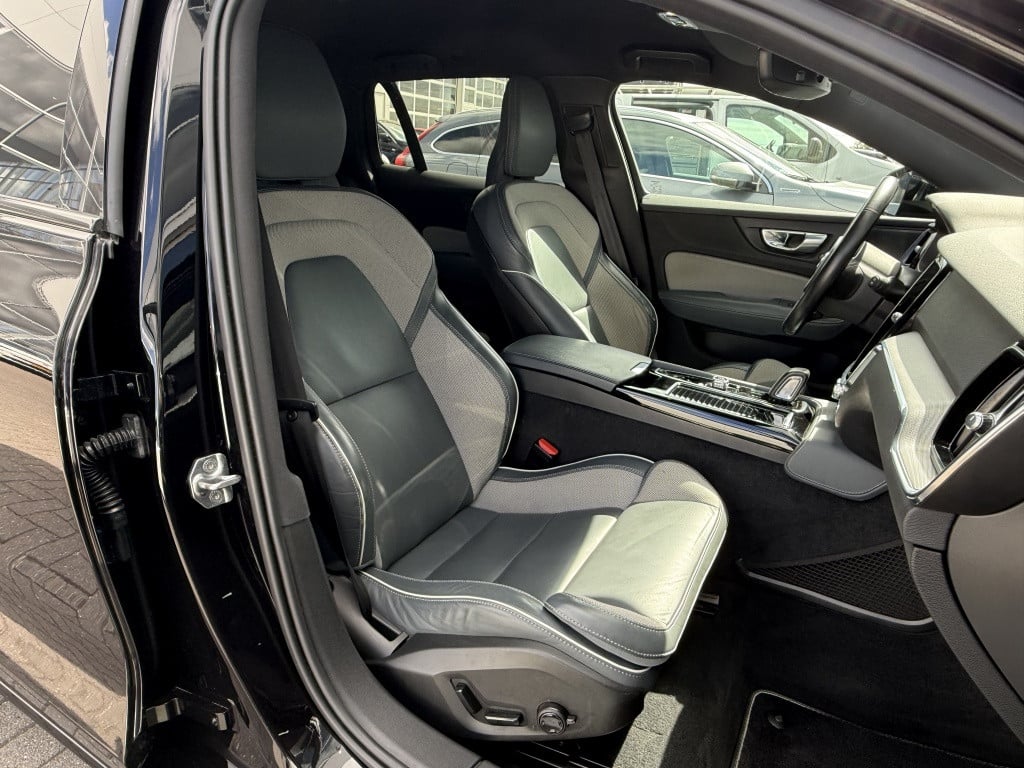 Volvo V60 t6 340pk recharge r-design| adap.cruise| trekhaak| camera| h&k s