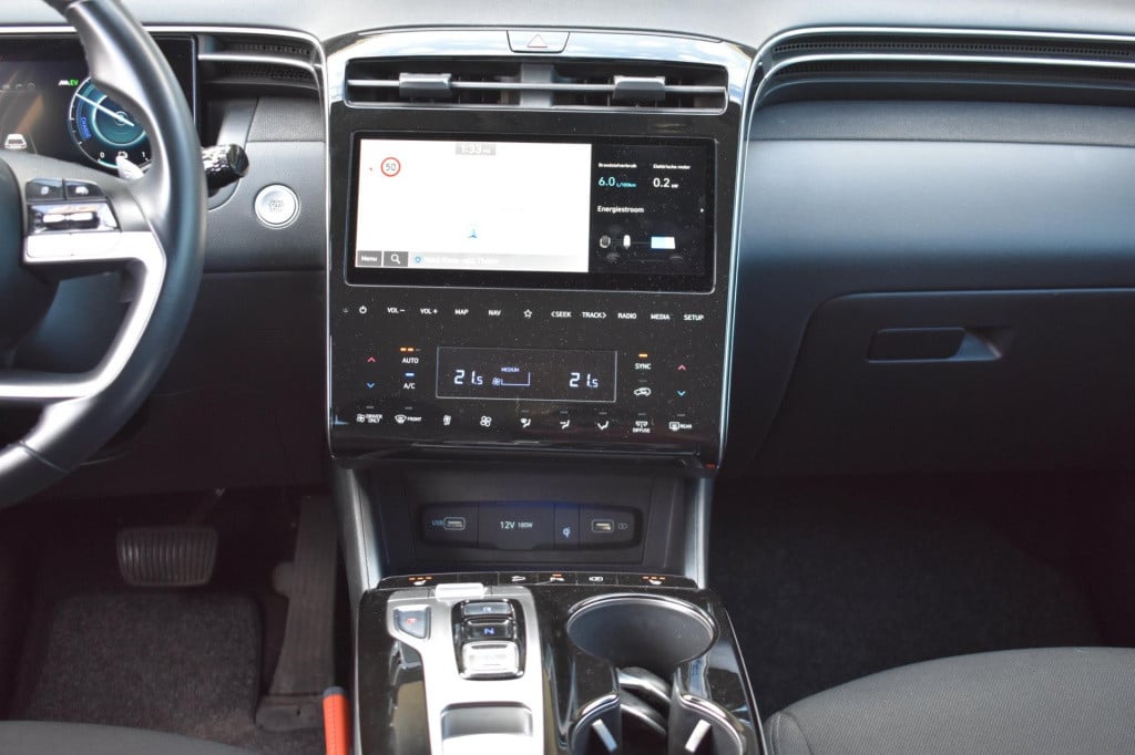 Hyundai Tucson Hybrid 1.6 t-gdi hev camera | stoelverwarming | dealer onder