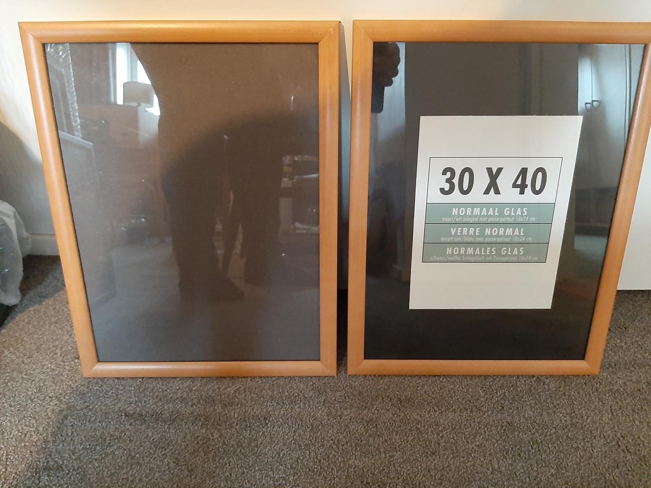 2 fotolijsten 30 x 40 cm