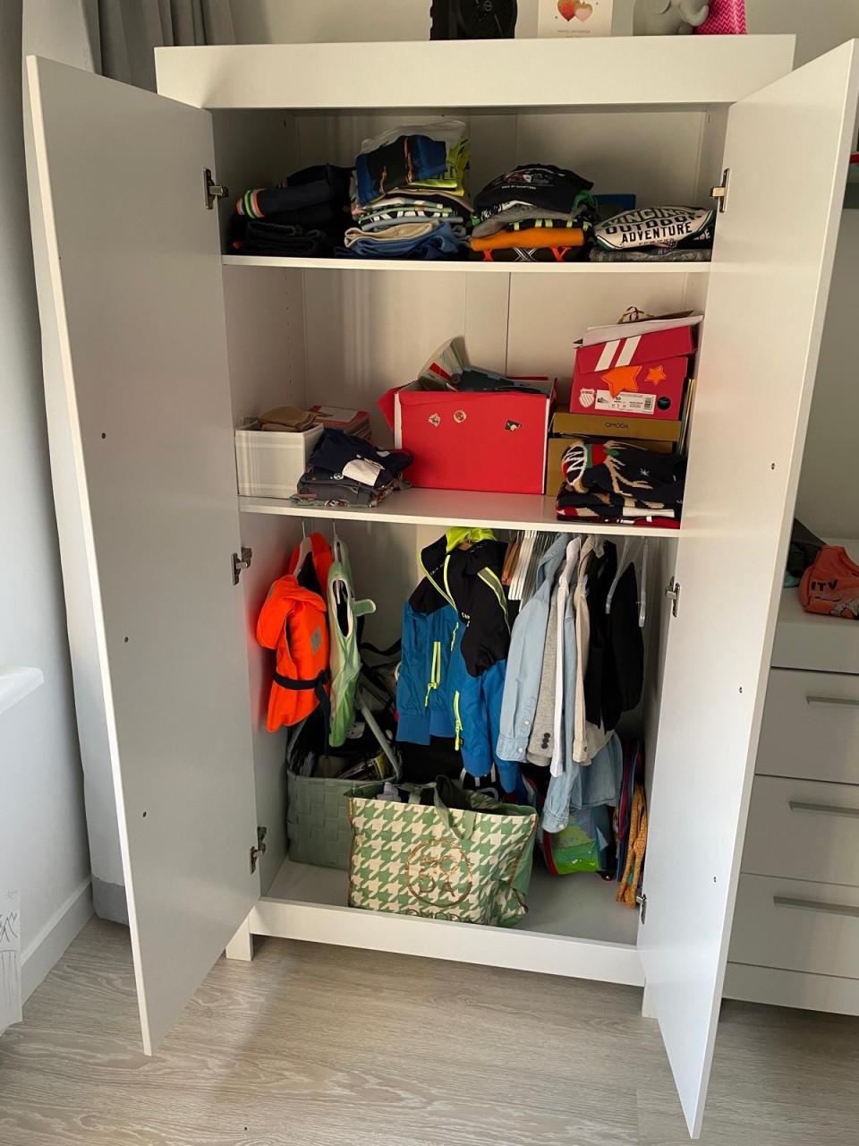 Kledingkast en commode