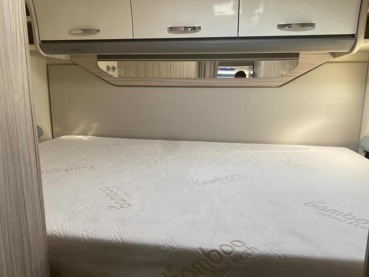 Elnagh T-Loft 450 - Prachtige 4 persoons half-integraal.