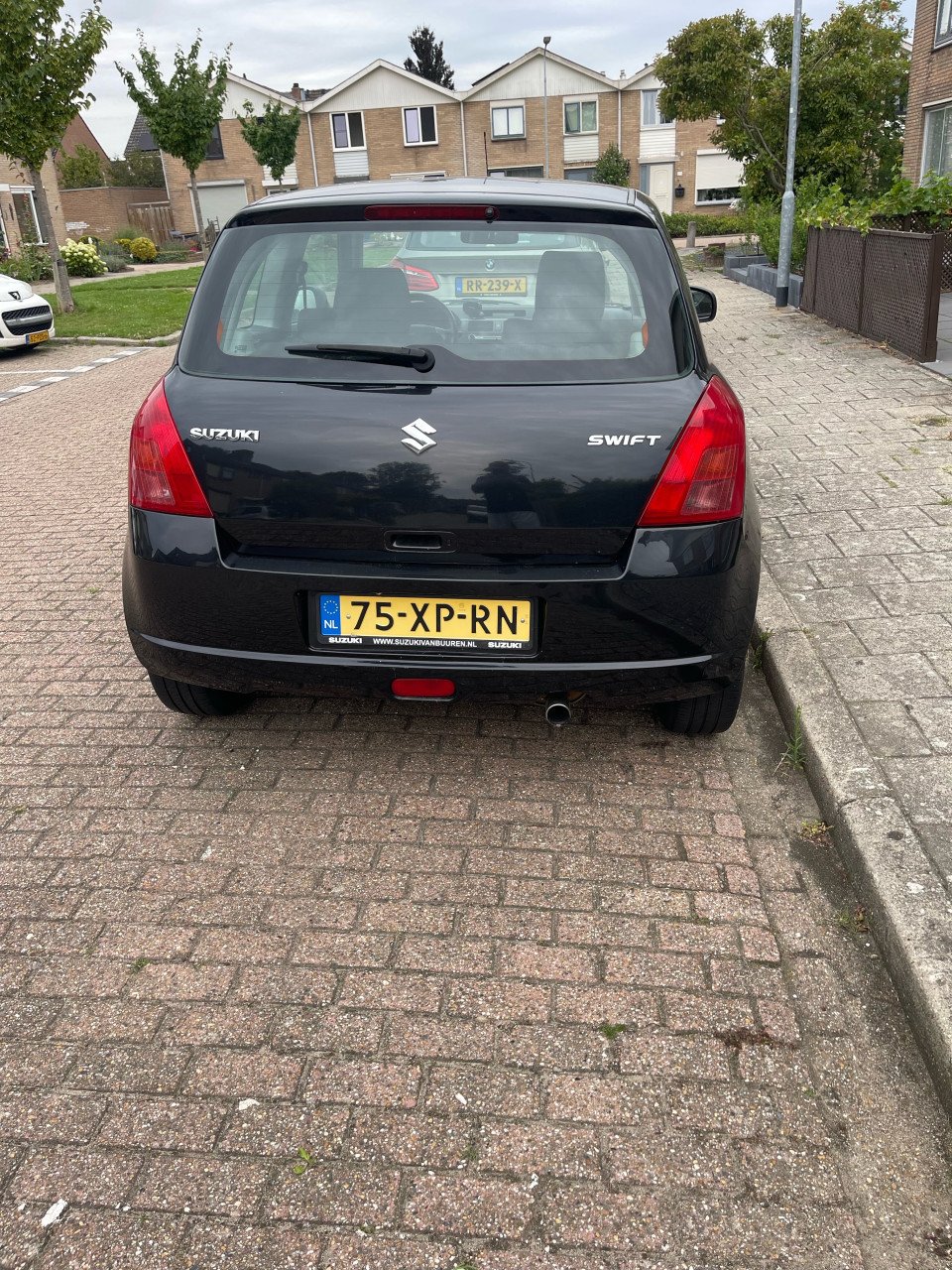 Suzuki swift 1.3 exclusive
