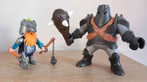 Playmobil Collosus met dwergridder in gevecht